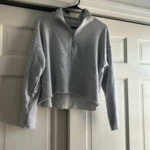 Light grey, soft arie quarter zip